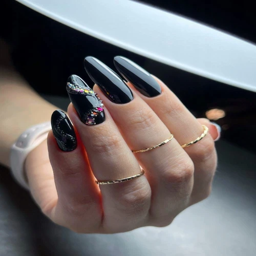 Yoshi Lakier Hybrydowy Essence Intensywna Czerń Woman In Black 605 6ml